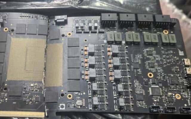 RTX 5090: Protótipo vazado revela quatro conectores de energia e design incomum
