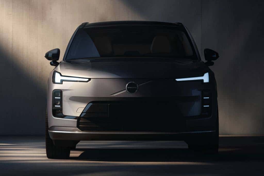 Volvo XC70 renasce como SUV híbrido plug-in com tecnologia inovadora e alcance elétrico recorde