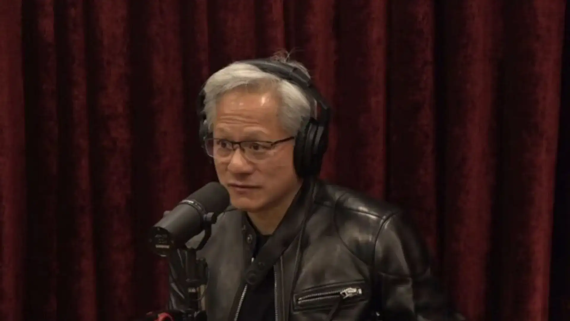 O que o CEO da NVIDIA realmente pensa sobre o 'Juízo Final' da Inteligência Artificial