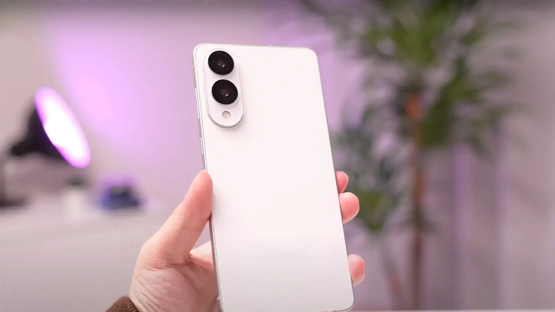 Novo vídeo revela detalhes do Samsung Galaxy S25 Edge antes do lançamento