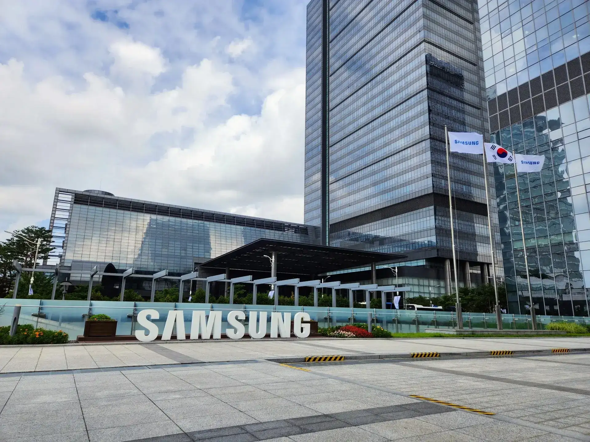Samsung eleva preços de chips DRAM em resposta a tarifas dos EUA