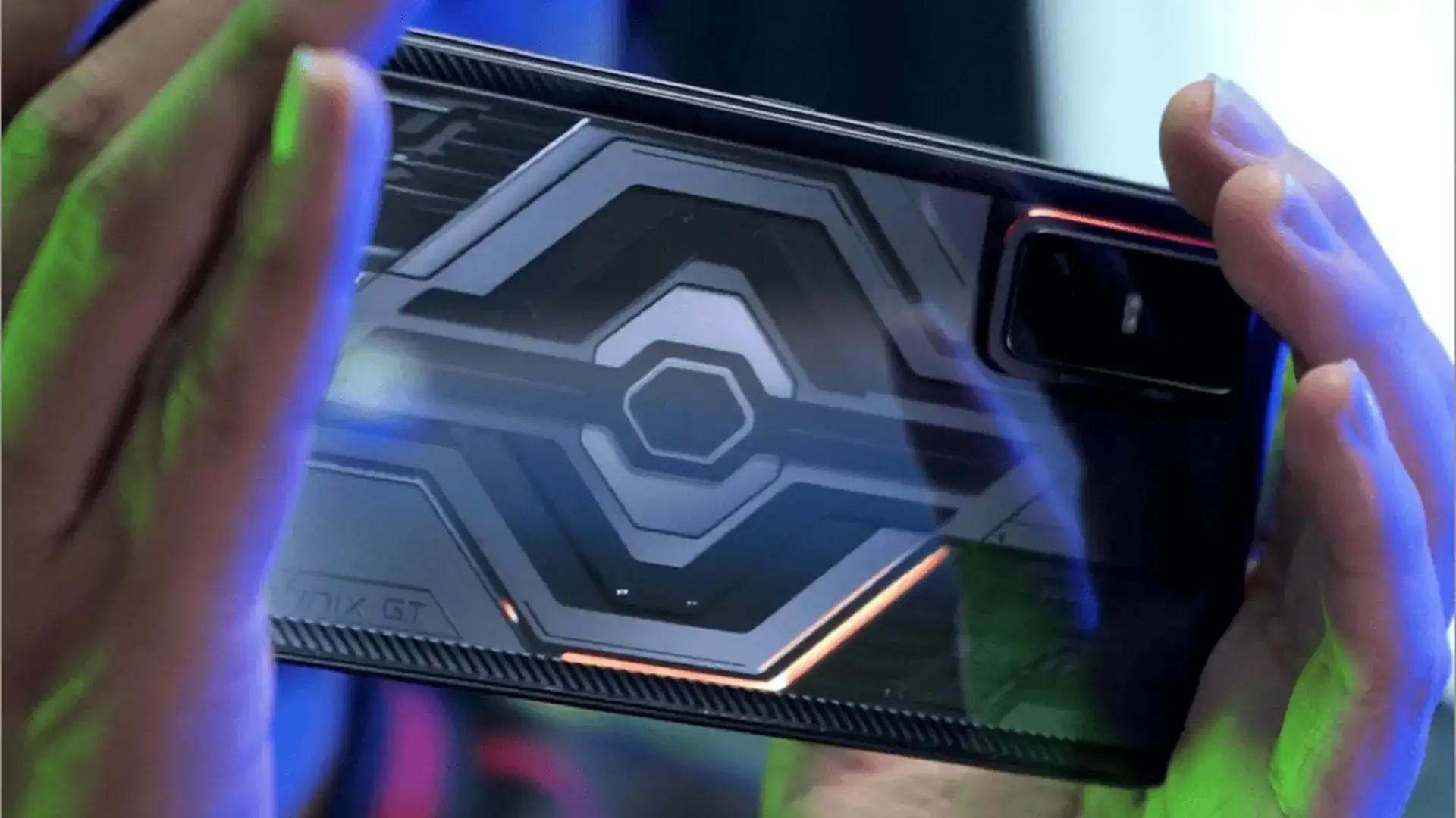 Infinix revela protótipo de smartphone gamer com display traseiro inovador