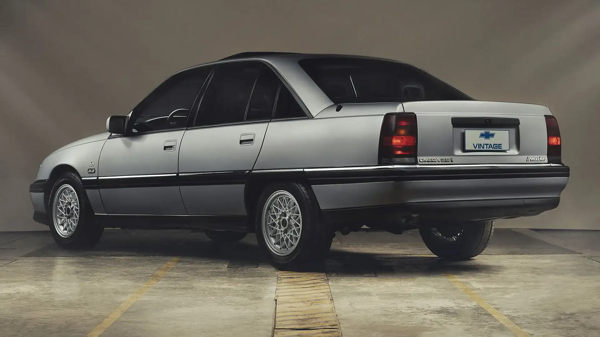 Leilão de Carros Clássicos: Do Omega Irmscher a Ferraris Raras no Museu CARDE