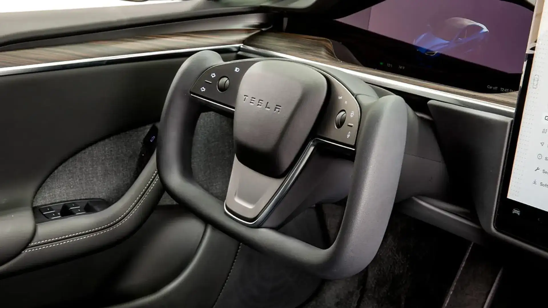 Volantes de Carros: Por que a China está proibindo designs como o da Tesla